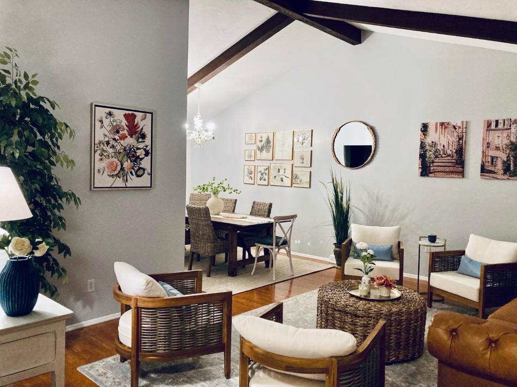 Three Bedroom Villa Near Cleveland Clinic, Case Western, University