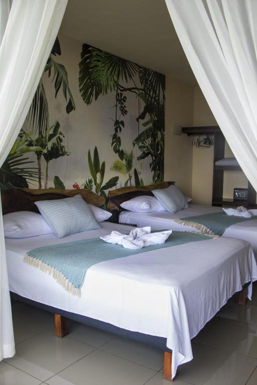 Postel nebo postele na pokoji v ubytování Sunshine Sanctuary Boutique Jungle Lodge