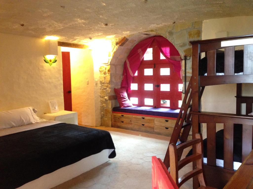 Un pat sau paturi într-o cameră la Hotel Posada Primavera