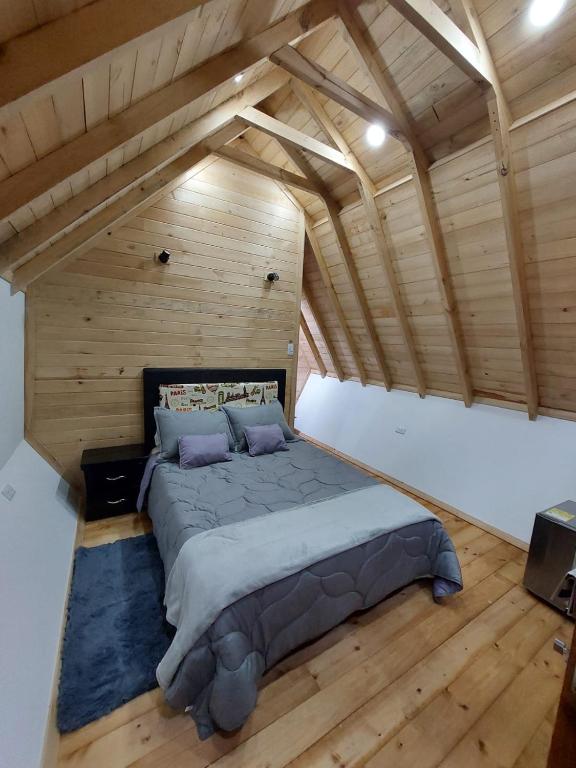Postel nebo postele na pokoji v ubytování El Alpino Cabaña Glamping & Camping