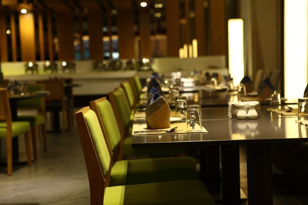 Restaurace v ubytování Ginger Kochi MG Road