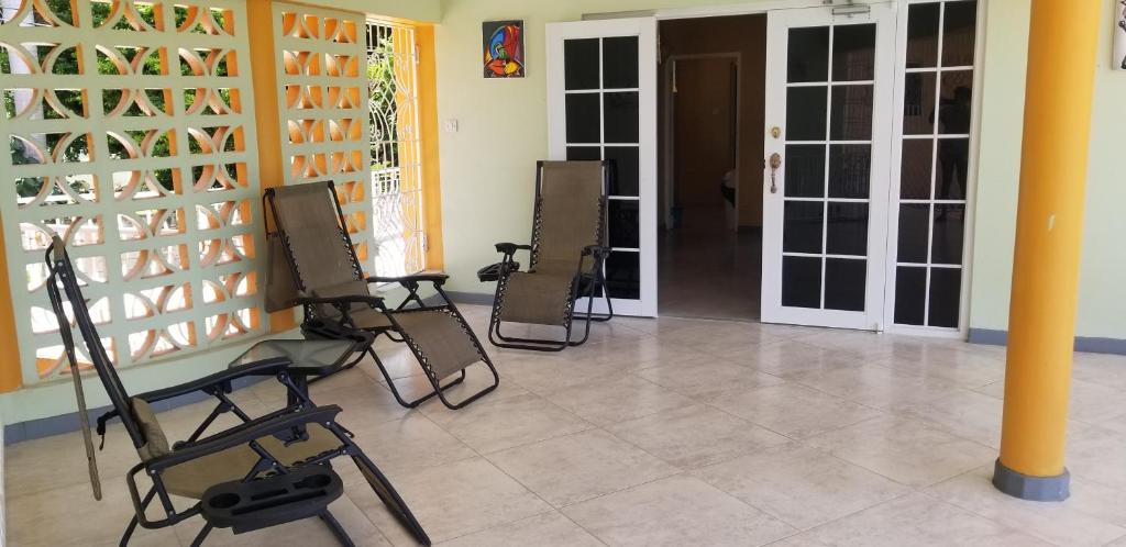 Fotografie z fotogalerie ubytování Chaudhry House Montego Bays- 2nd floor apt v destinaci Montego Bay