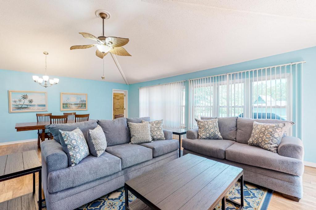 a living room with a couch and a table at Flip Flop Inn in Dauphin Island