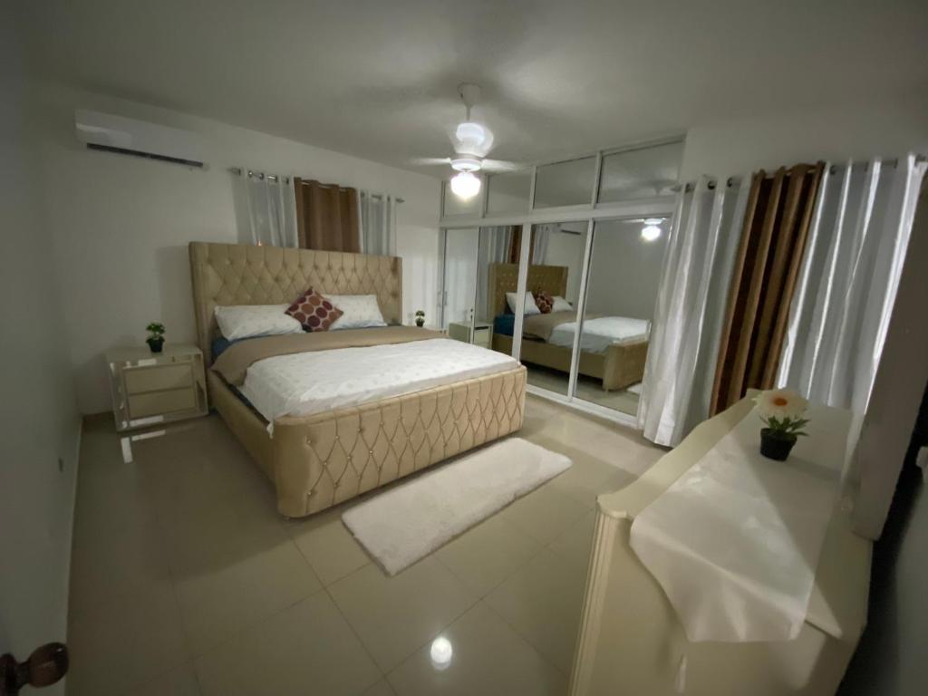 Postel nebo postele na pokoji v ubytování Santiago City Center Huge nice Apartment to stay rooftop to enjoy the city view