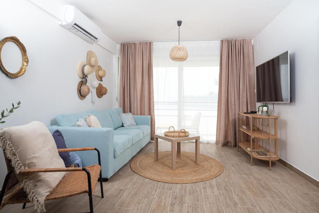 Sun and Sea Deluxe Apartments - 15