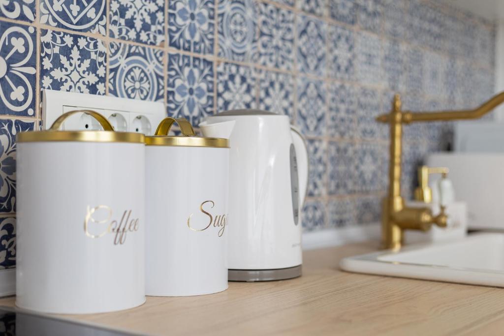 Sun and Sea Deluxe Apartments - 5