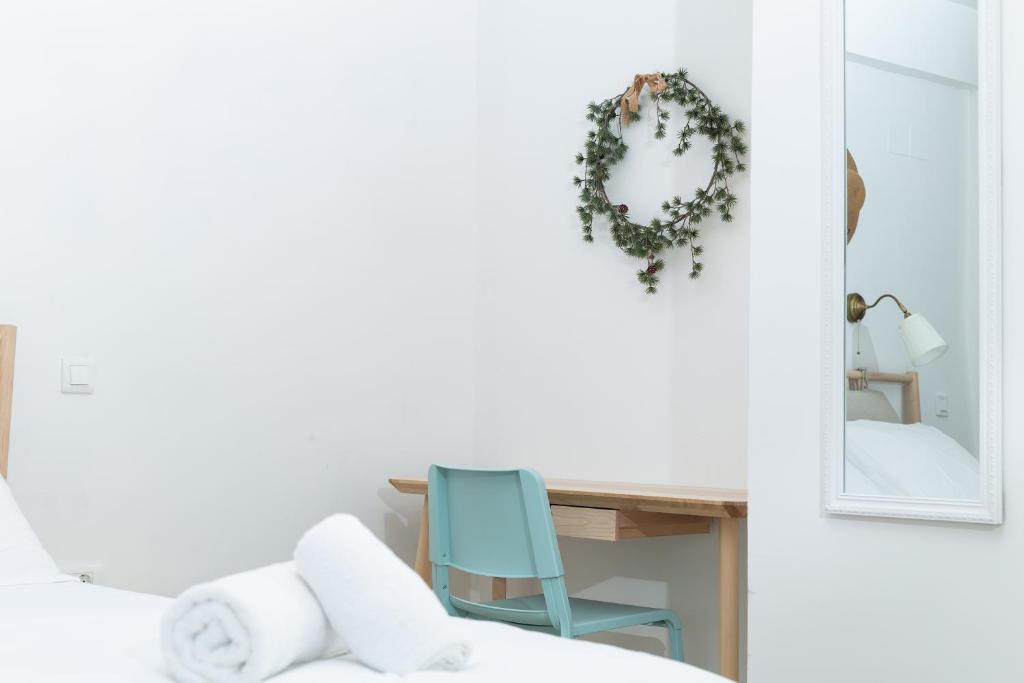 Sun and Sea Deluxe Apartments - 6