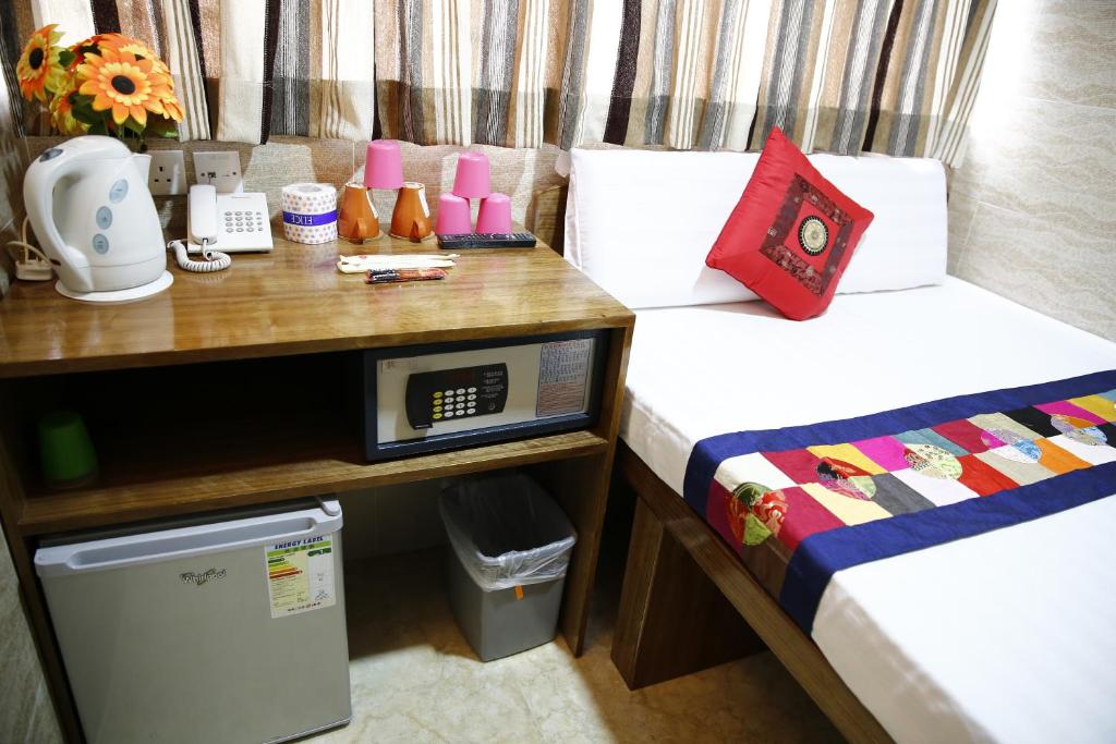 Rúm í herbergi á Sandhu Guest House