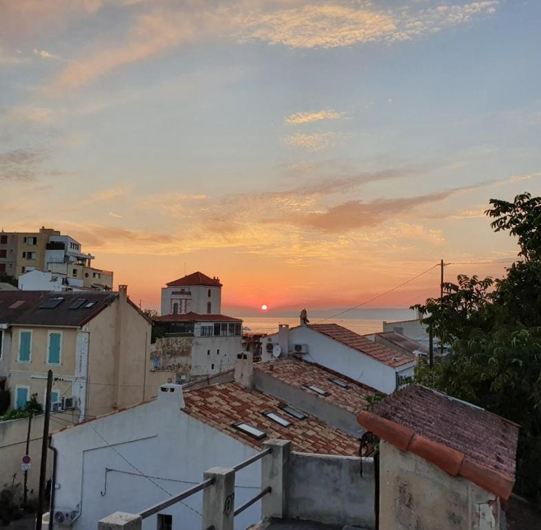 a sunset over the roofs of a city at Rêveries maritimes in Marseille
