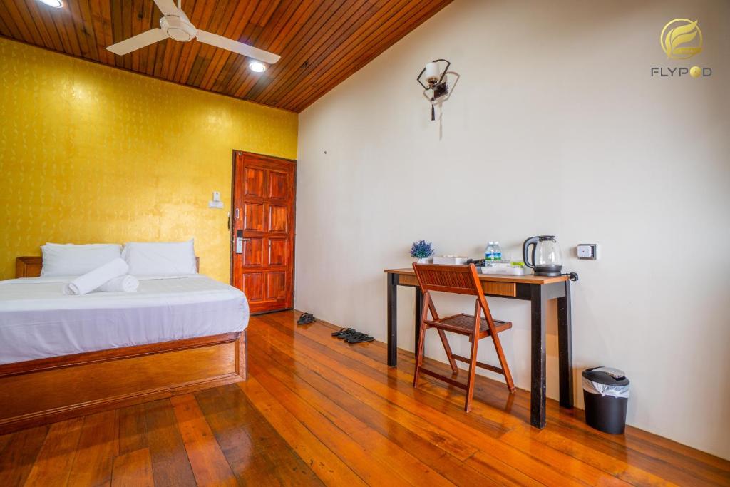 Postel nebo postele na pokoji v ubytování Flypod . Kinabalu Mt Lodge