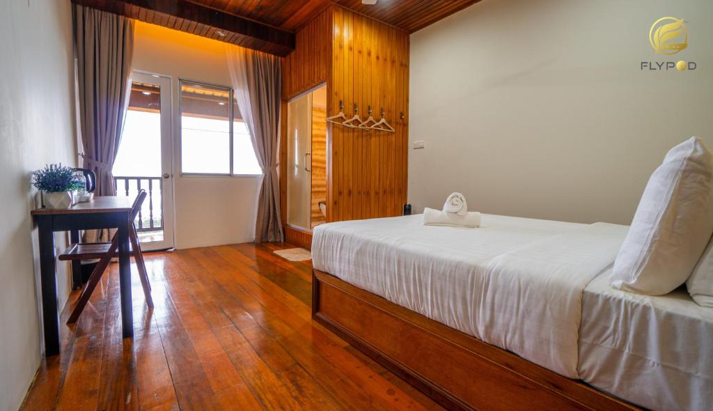 Postel nebo postele na pokoji v ubytování Flypod . Kinabalu Mt Lodge