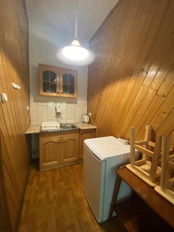Kuchyň nebo kuchyňský kout v ubytování Ośrodek Wrzosowa Góra - domki