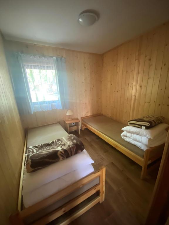 Postel nebo postele na pokoji v ubytování Ośrodek Wrzosowa Góra - domki