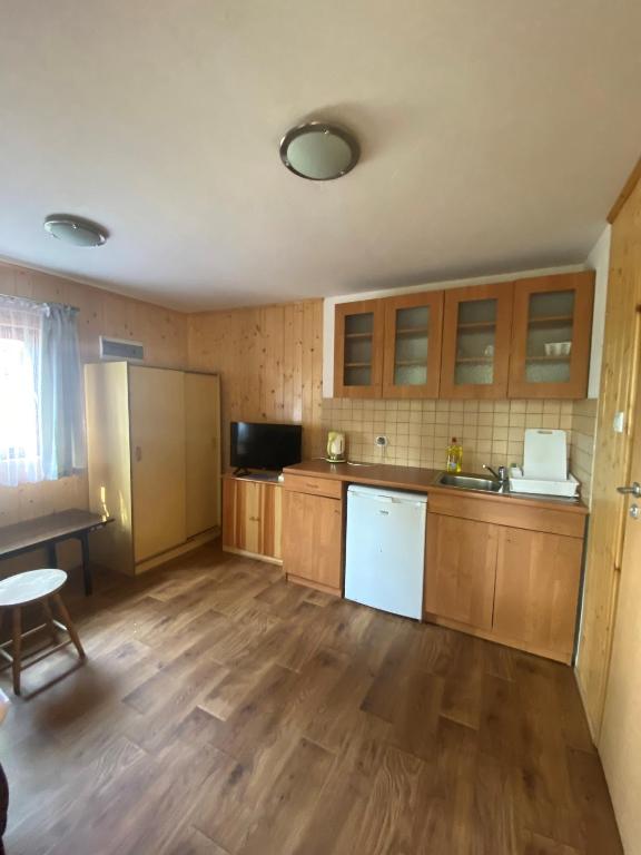 Kuchyň nebo kuchyňský kout v ubytování Ośrodek Wrzosowa Góra - domki