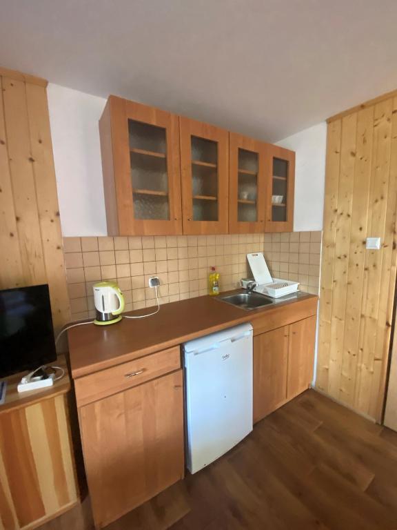 Kuchyň nebo kuchyňský kout v ubytování Ośrodek Wrzosowa Góra - domki