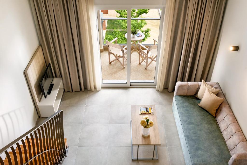 Alexandra Beach Spa Resort - 2