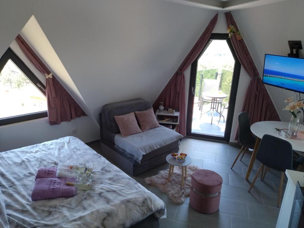 Postel nebo postele na pokoji v ubytování Apartman Sofija Divcibare