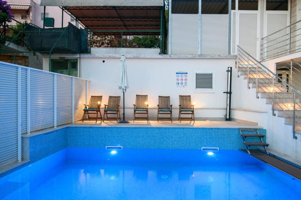 Bazén v ubytování A1-apt w shared pool & balcony next to the beach nebo v jeho okolí