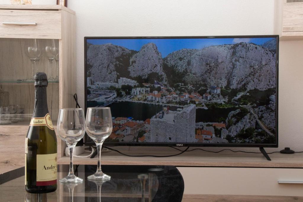 Televízia a/alebo spoločenská miestnosť v ubytovaní Apartment BUBA
