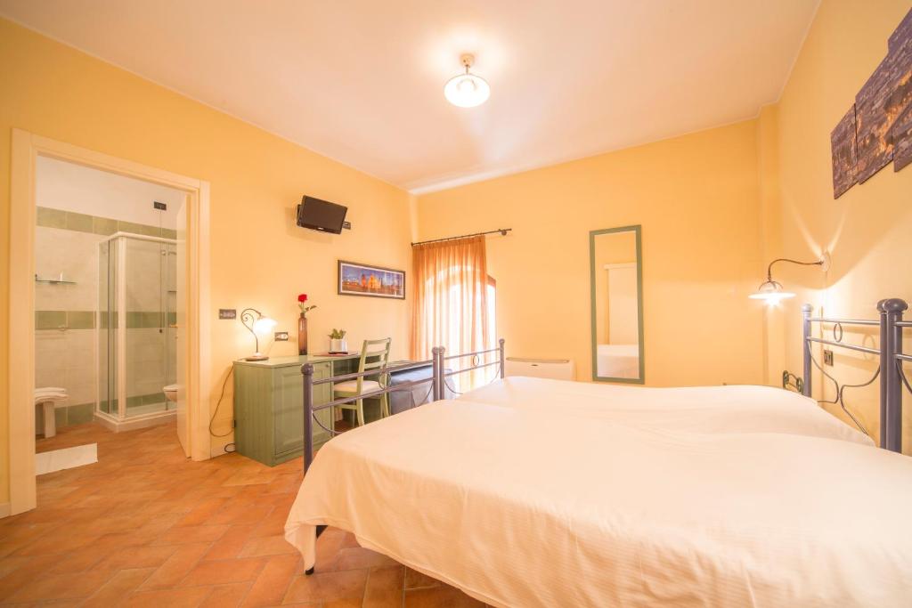 Postel nebo postele na pokoji v ubytování Hotel Antichi Cortili