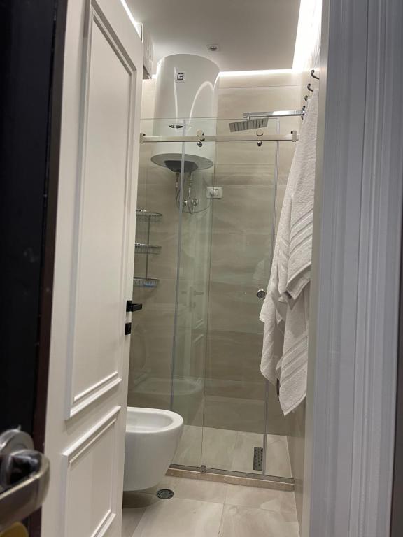 Ένα μπάνιο στο Himara Luxury Apartments