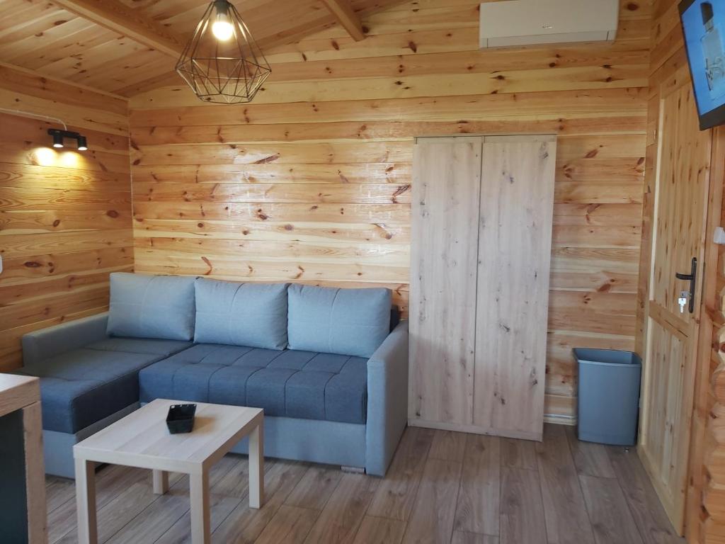 Posedenie v ubytovaní DOMKI POD DĘBEM