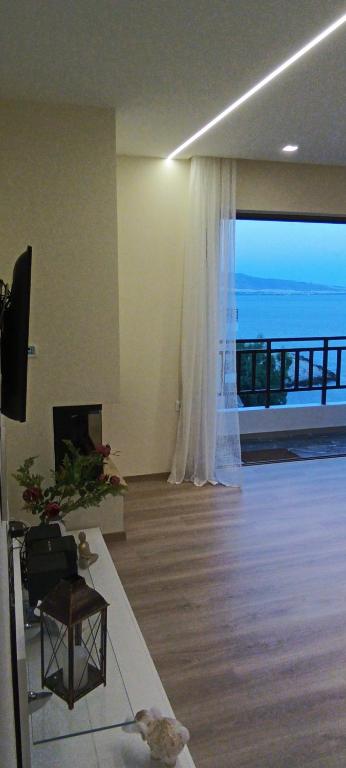 TV a/nebo společenská místnost v ubytování Blue Seaview Suites