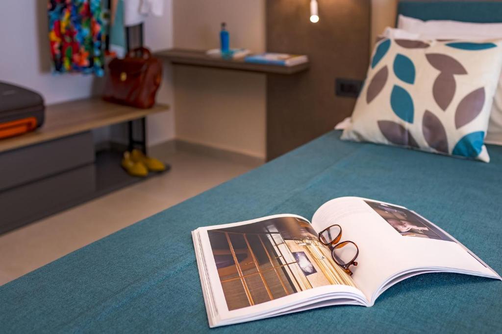 Postel nebo postele na pokoji v ubytování Macramè Fazello Rooms