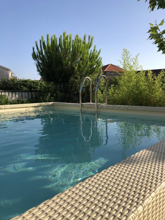 Bazén v ubytování Apartments Zebra nebo v jeho okolí
