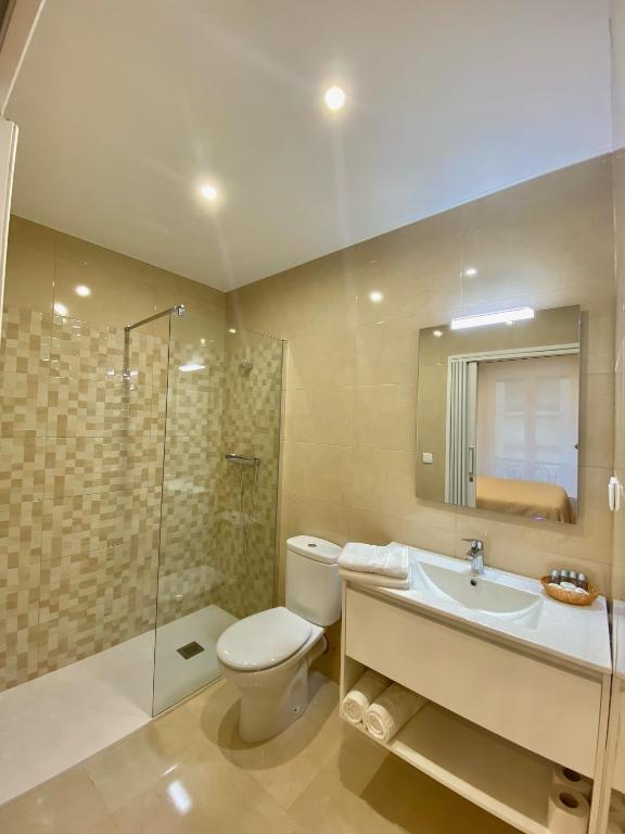 A bathroom at Alojamientos Muelle de Gijón