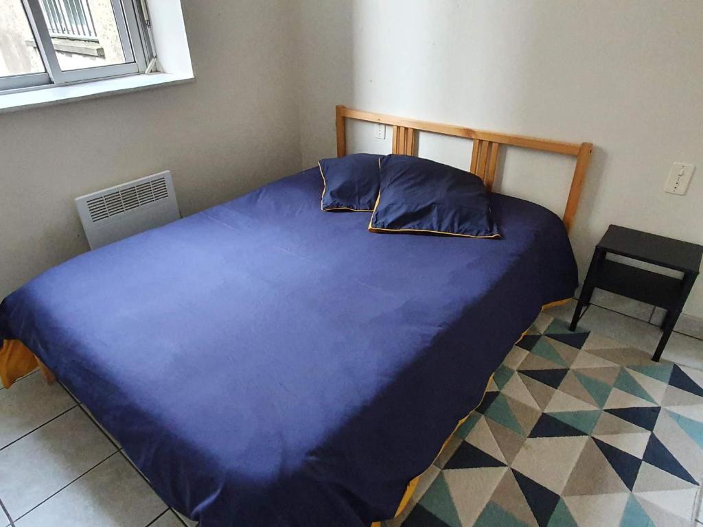מיטה או מיטות בחדר ב-Appartement au n°1 centre d'Avranches