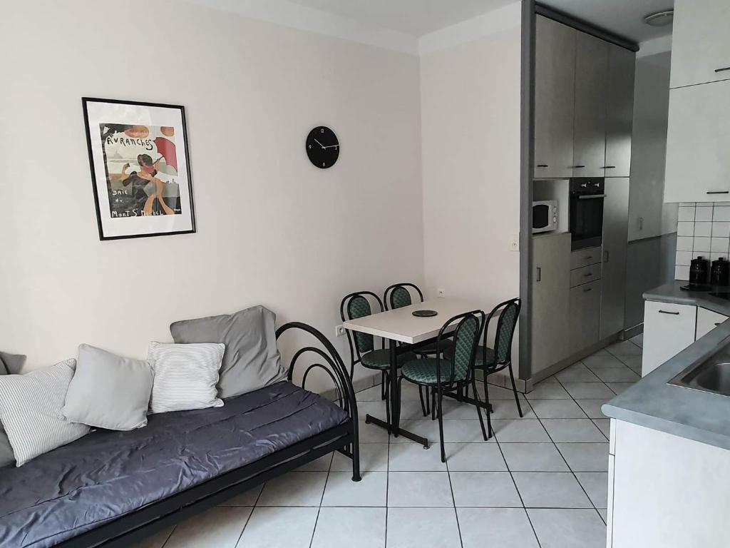 Kuchyňa alebo kuchynka v ubytovaní Appartement au n°1 centre d'Avranches