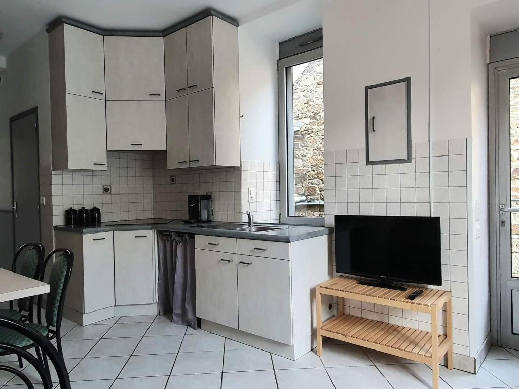 Kuchyňa alebo kuchynka v ubytovaní Appartement au n°1 centre d'Avranches