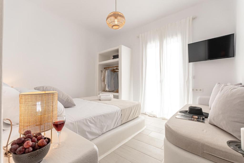 Voodi või voodid majutusasutuse Ariadne's Crown Luxury Suites with Private Pool toas