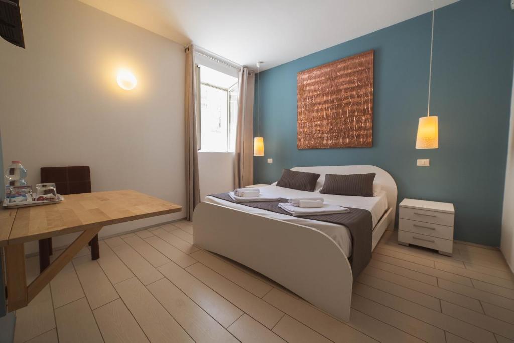 Łóżko lub łóżka w pokoju w obiekcie Villino Erminia - Seaside Art b&b