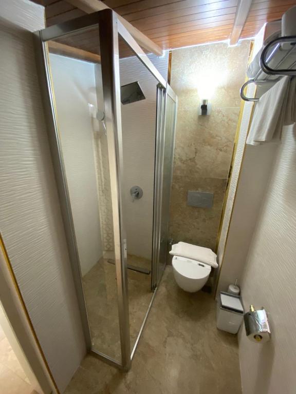 A bathroom at Castle Old Town Hotel