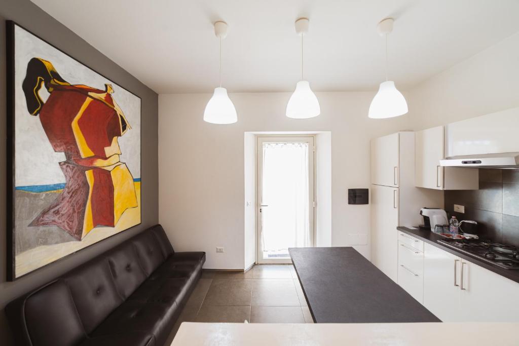 Kuchnia lub aneks kuchenny w obiekcie Villino Erminia - Seaside Art b&b