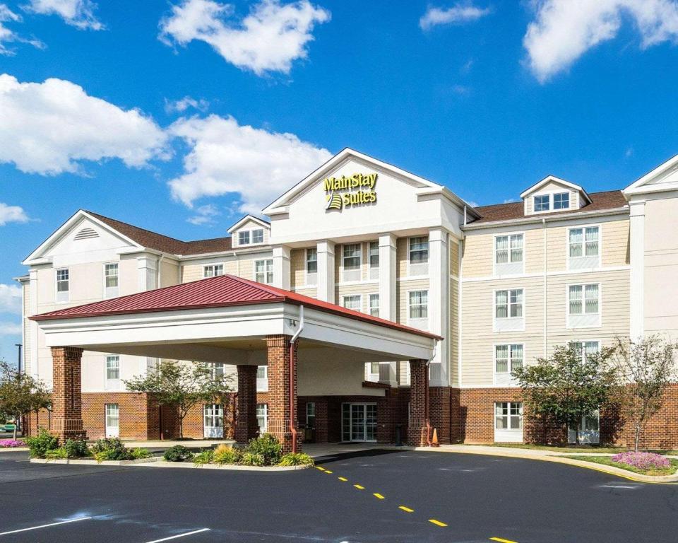 a rendering of a holiday inn hotel at Mainstay Suites Dover in Dover