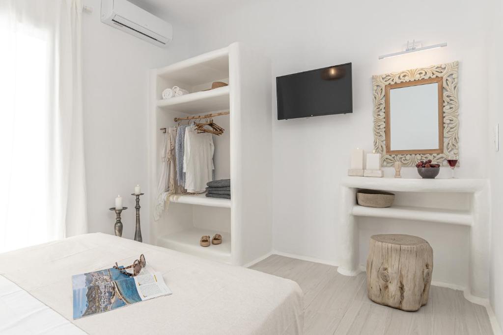 Voodi või voodid majutusasutuse Ariadne's Crown Luxury Suites with Private Pool toas