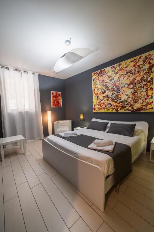 Łóżko lub łóżka w pokoju w obiekcie Villino Erminia - Seaside Art b&b