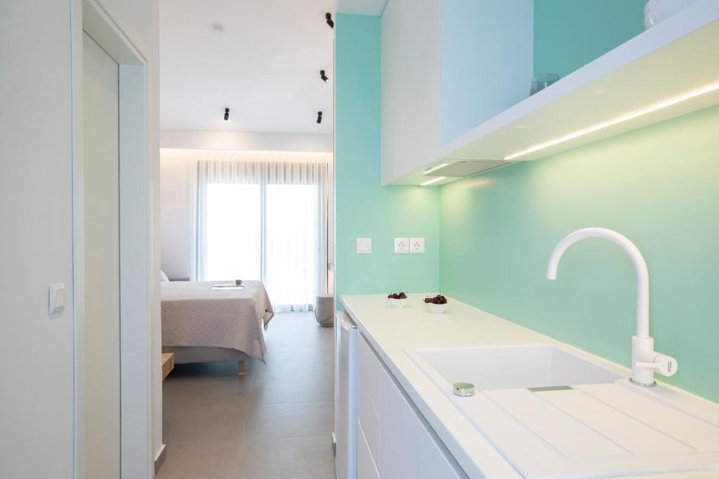 Postel nebo postele na pokoji v ubytování Elianthi Luxury Apartments