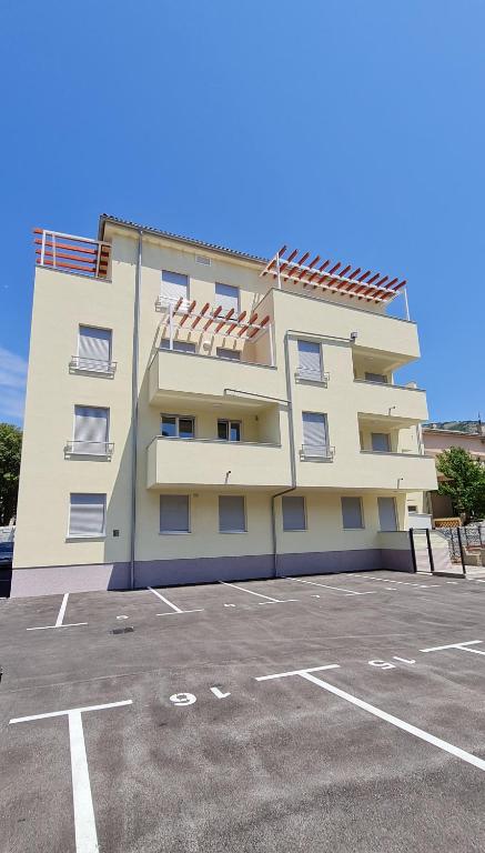 Budova, v ktorej sa apartmán nachádza