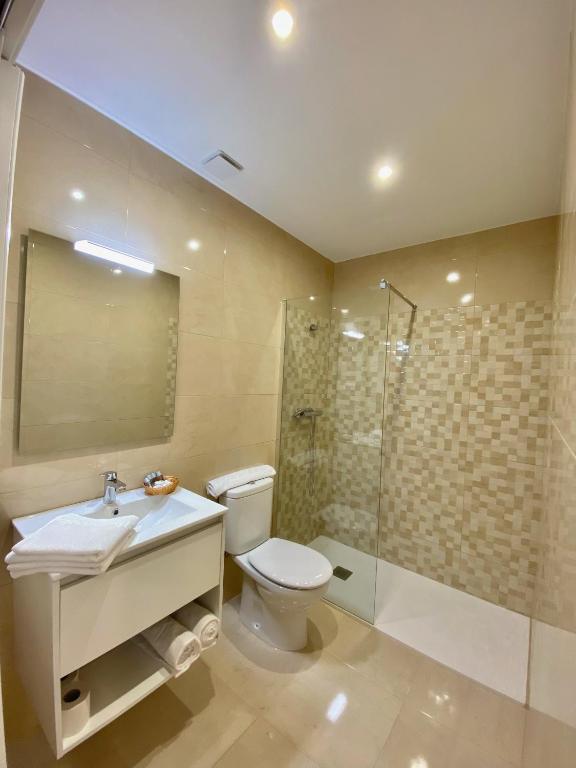 A bathroom at Alojamientos Muelle de Gijón