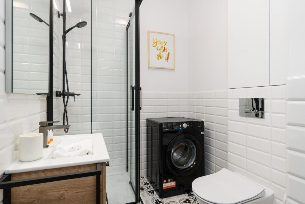Kúpeľňa v ubytovaní Apartment Kamienica Chełmońskiego 10 przy MTP by Noclegi Renters