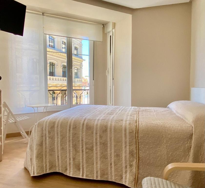 Alojamientos Muelle de Gijón - 14