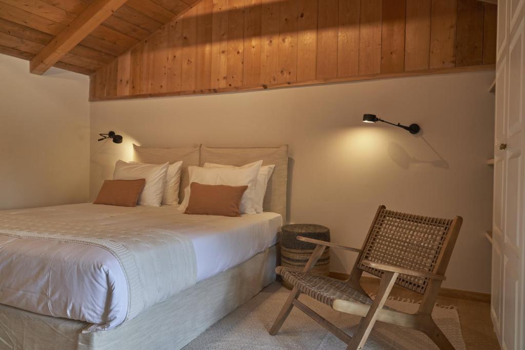 Postel nebo postele na pokoji v ubytování Mandraki Beach Resort