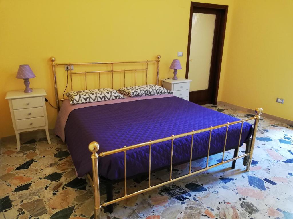 A bed or beds in a room at La Fragola Viola