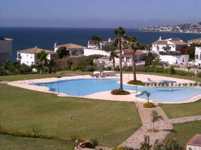 Utsikt över poolen vid Balcones del Chaparral, Mijas Costa eller i närheten
