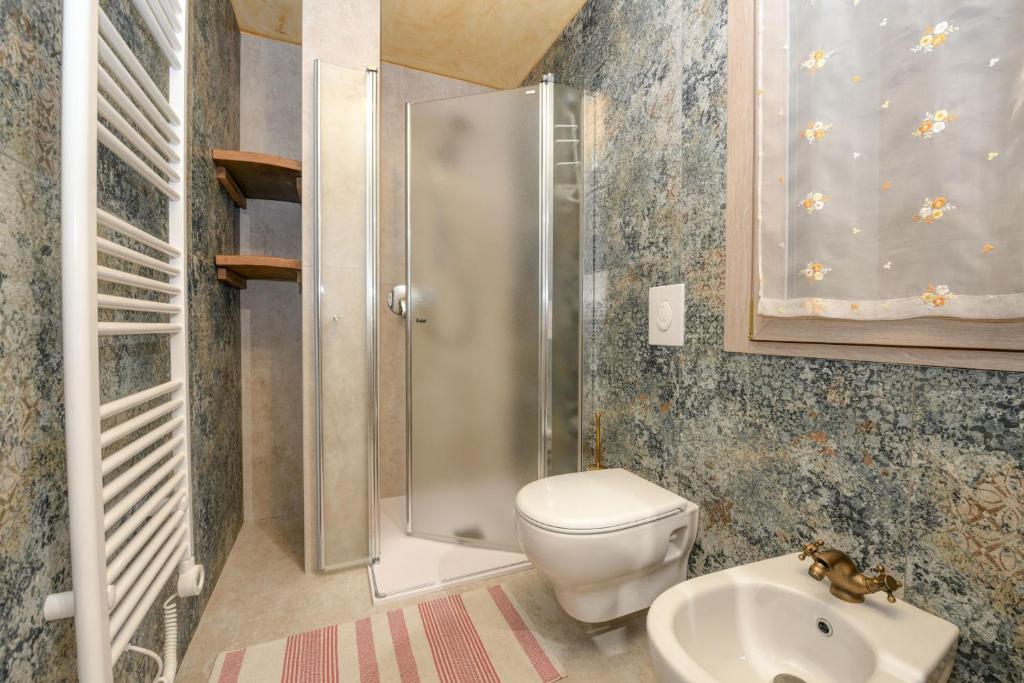 A bathroom at Regina