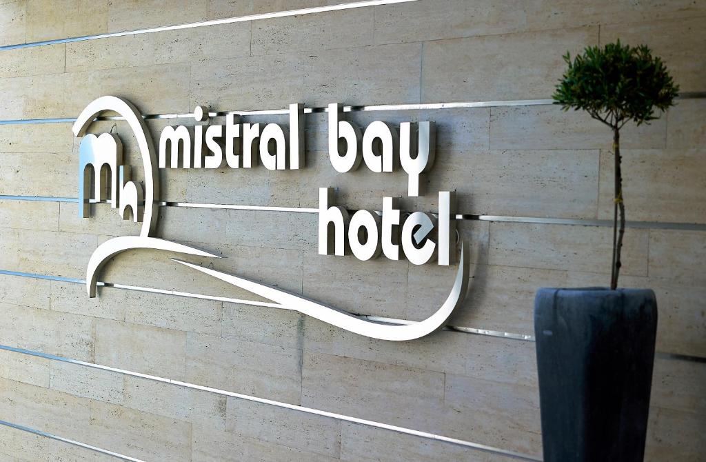 Certifikát, ocenenie alebo iný dokument vystavený v ubytovaní Mistral Bay Hotel